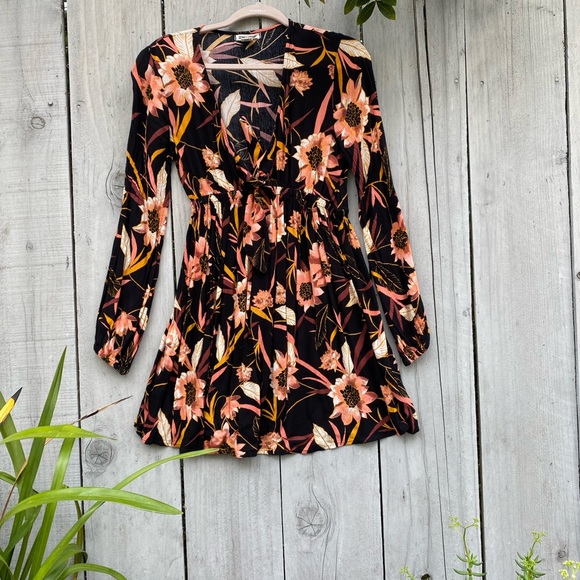 Billabong Floral dress - Picture 1 of 4